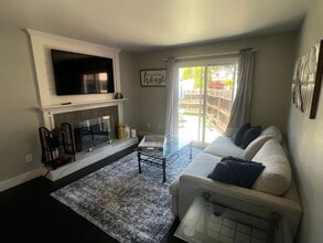 8 Feeny Dr in Rohnert Park, CA - Building Photo - Building Photo