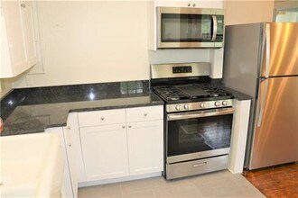 96 N Main St-Unit -6 in Cranbury, NJ - Building Photo - Building Photo