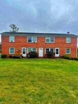 123 Holly Hill St in Broadway, VA - Building Photo