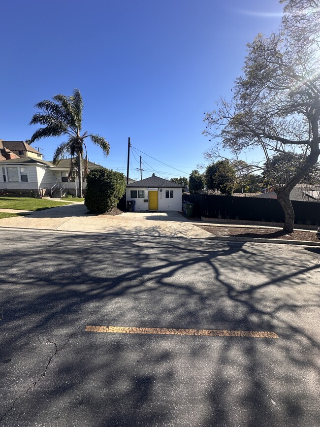 4340 W 60th St, Unit 4338 West 60th in Los Angeles, CA - Building Photo - Building Photo