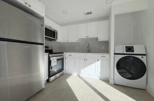 736 Neil Rd in West Palm Beach, FL - Building Photo