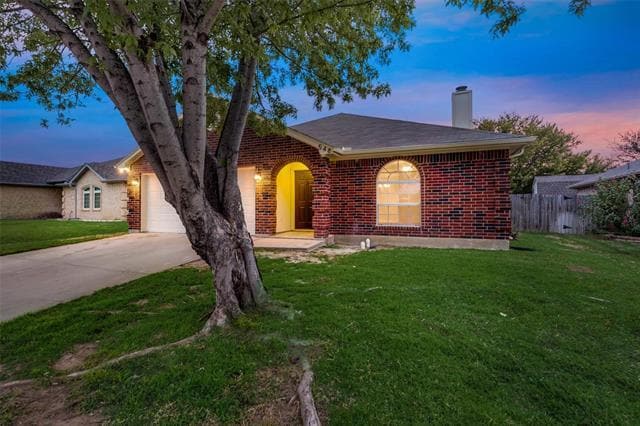 548 Asbury Dr in Saginaw, TX - Building Photo - Building Photo