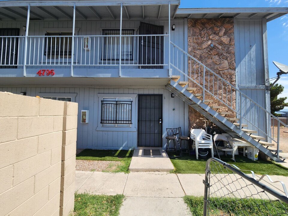 4796 Nova Ln in Las Vegas, NV - Building Photo