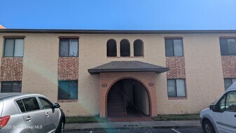 215 San Juan Cir in Melbourne, FL - Building Photo
