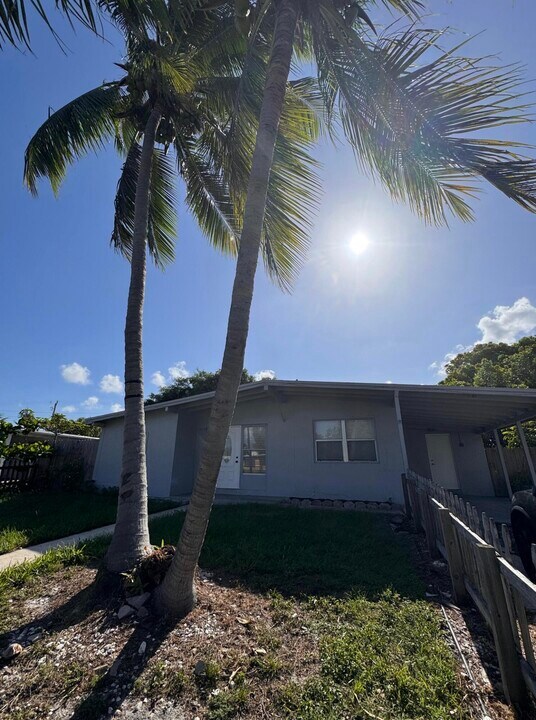 4051 NE 15th Terrace in Pompano Beach, FL - Building Photo