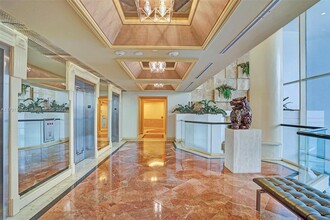 20281 E Country Club Dr in Aventura, FL - Building Photo - Building Photo