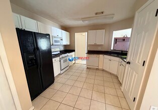 975 Laurel Cove Dr in Snellville, GA - Building Photo - Building Photo