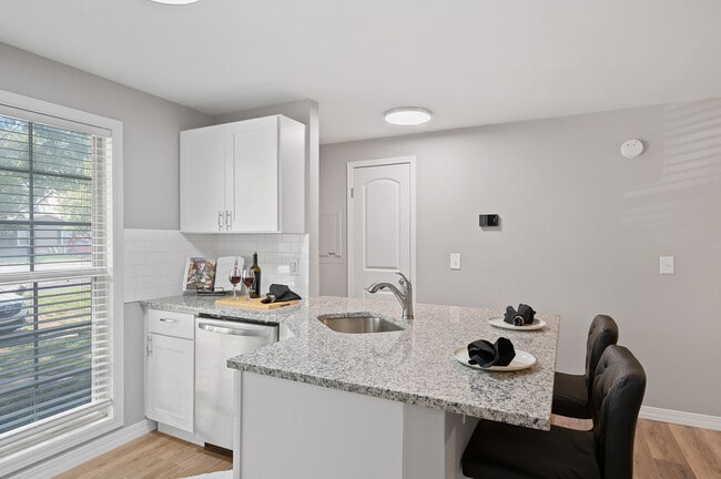 860 East in Cincinnati, OH - Building Photo - Building Photo