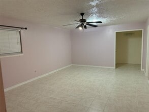 9826 Sagewell Dr in Houston, TX - Building Photo - Building Photo