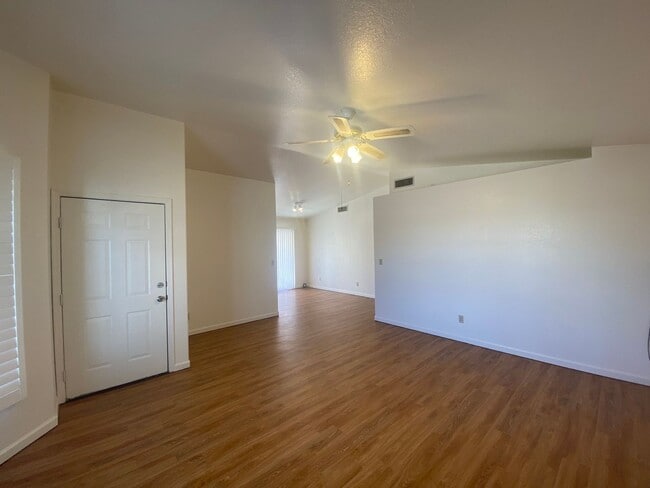 1830 Hope Ave in Kingman, AZ - Building Photo - Building Photo