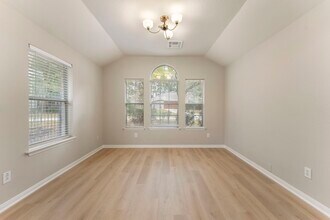 99 E Foxbriar Forest Cir in Spring, TX - Building Photo - Building Photo