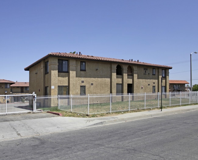 Pine Meadows in Palmdale, CA - Building Photo - Building Photo