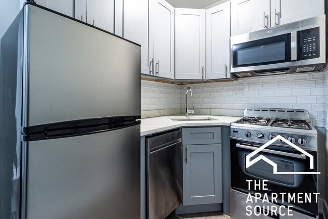 501 W Belmont Ave, Unit 2E