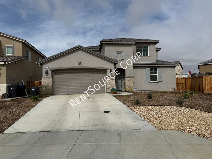 2027 Basswood Ct in Rosamond, CA - Building Photo