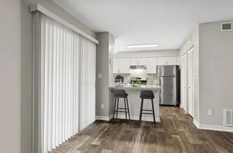 7600 Roswell Rd in Sandy Springs, GA - Building Photo - Building Photo