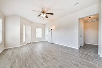 13114 Dalvay Beach Dr in La Marque, TX - Building Photo - Building Photo