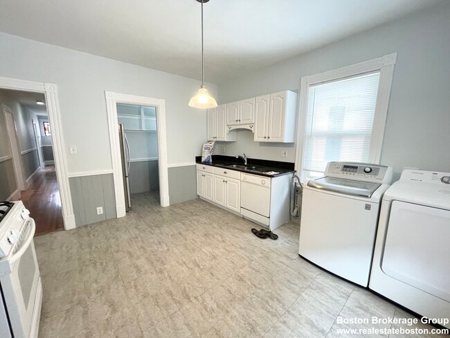 67 Roseclair St, Unit 2 in Boston, MA - Building Photo - Building Photo