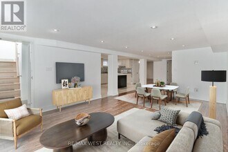13 Richardson Dr in Aurora, ON - Building Photo - Building Photo