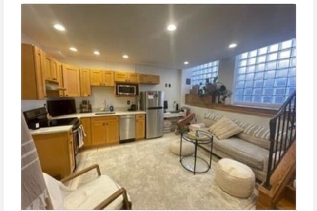 11 Irving St, Unit 1 in Boston, MA - Foto de edificio - Building Photo