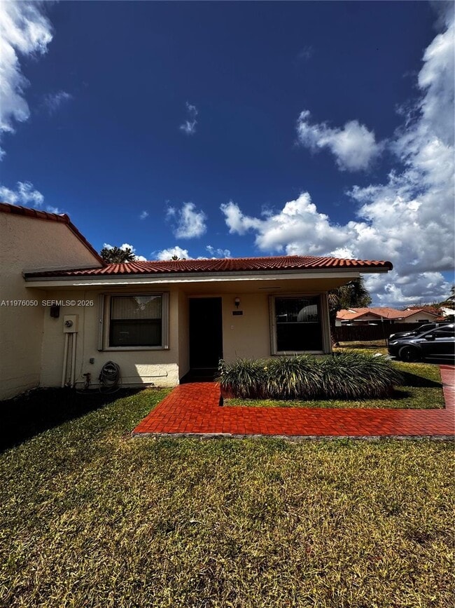 1314 SW 124th Pl in Miami, FL - Building Photo - Building Photo