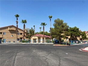 900 Heavenly Hill Ct in Las Vegas, NV - Building Photo - Building Photo