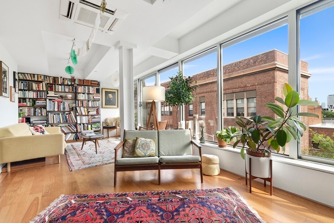142 N 1st St in Brooklyn, NY - Building Photo