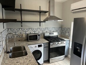 5105 Sherman St in Houston, TX - Building Photo - Building Photo