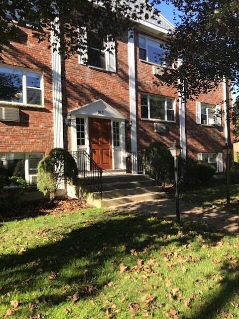 163 Lexington St in Newton, MA - Building Photo
