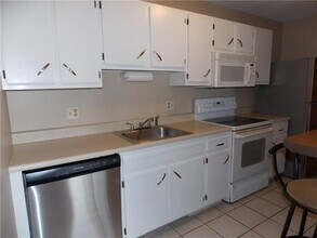 200 Manville Hill Rd, Unit 119 in Cumberland, RI - Building Photo - Building Photo