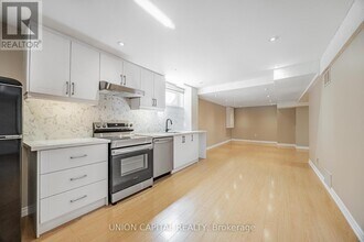 21 Kings College Rd in Markham, ON - Building Photo - Building Photo