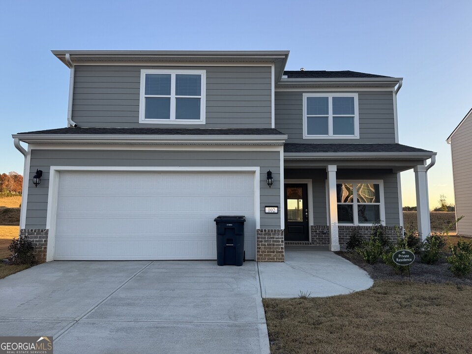 102 Lavender Cir in Calhoun, GA - Building Photo