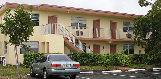 130 SW 8th St in Pompano Beach, FL - Building Photo - Building Photo