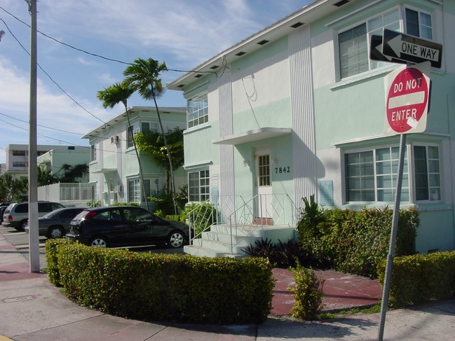 Abbott Apartments in Miami Beach, FL - Building Photo - Building Photo