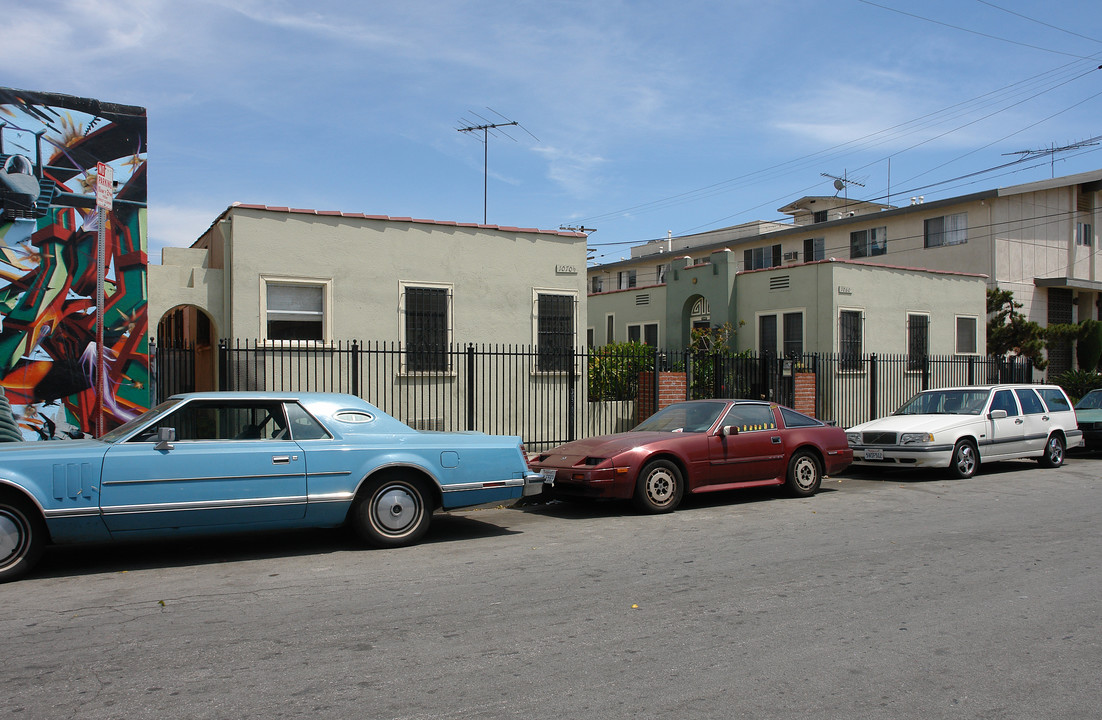 1060-1070 N Ardmore Ave in Los Angeles, CA - Building Photo