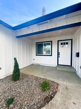 2283 Canal Dr in Redding, CA - Building Photo - Building Photo