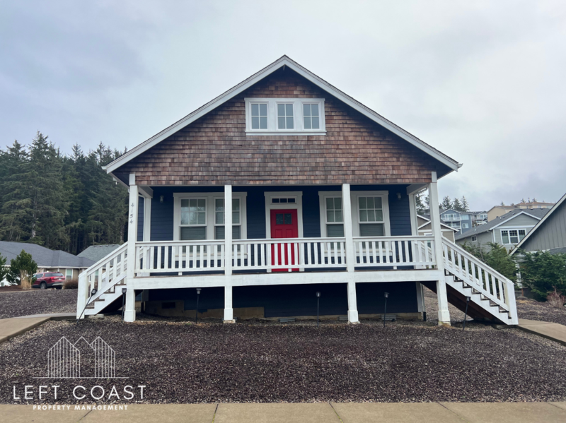 4154 SE Inlet Ave in Lincoln City, OR - Building Photo