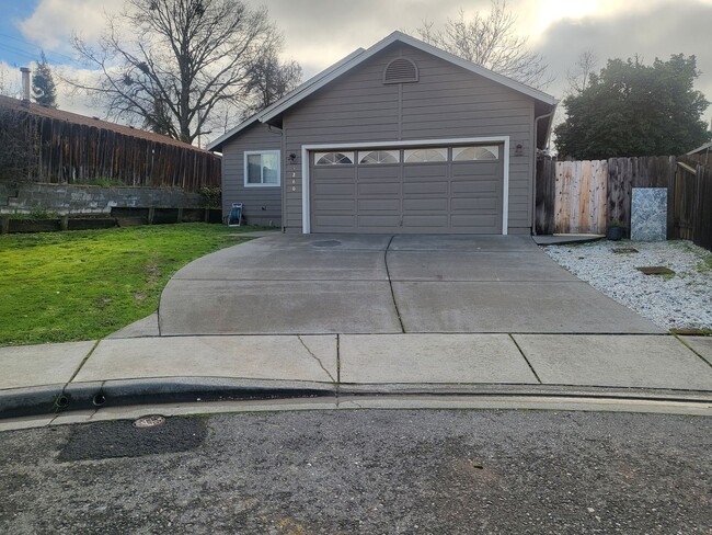 1260 Rockingham Pl in Grants Pass, OR - Building Photo - Building Photo