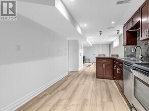 22 Scotswood Rd in Toronto, ON - Building Photo - Building Photo