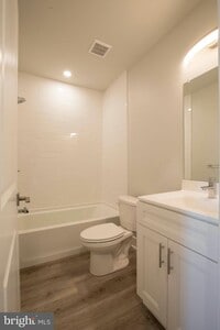 2441 Mutter St photo'