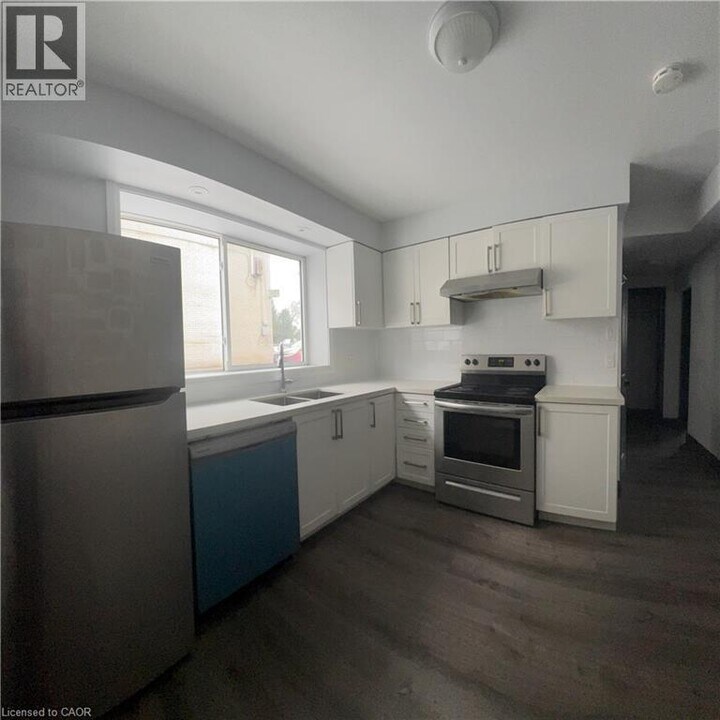 245 Mohawk Rd E in Hamilton, ON - Building Photo