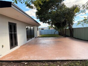 2120 SW 84th Ave in Miami, FL - Building Photo - Building Photo