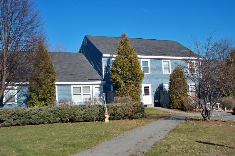 Sunset Meadows in Bangor, ME - Foto de edificio