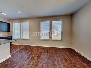 8012 Turnberry Ln in Austin, TX - Building Photo - Building Photo