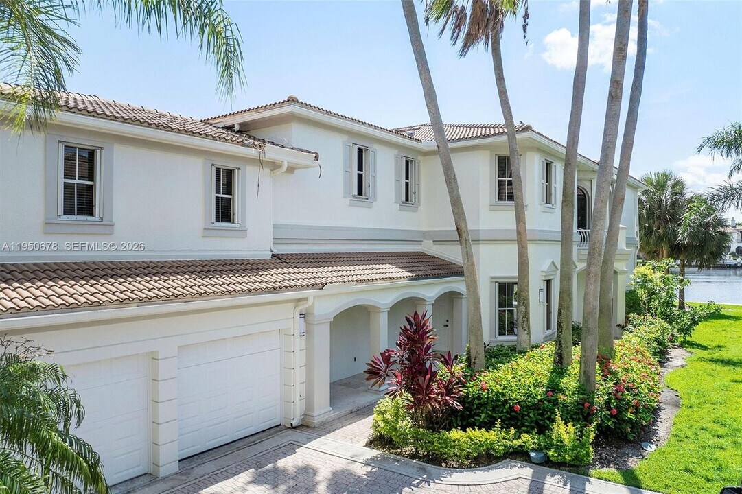 21301 NE 38th Ave in Aventura, FL - Building Photo