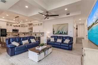 6042 W Peppertree Way in Sarasota, FL - Building Photo - Building Photo