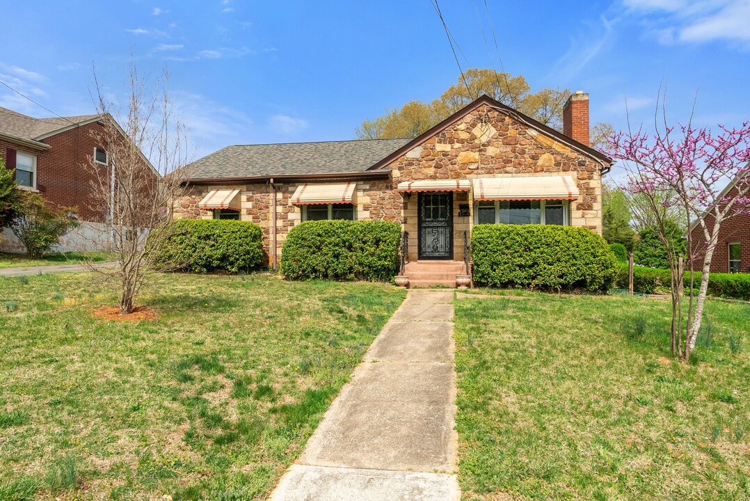 1504 Gates St in Lynchburg, VA - Building Photo