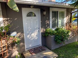 292 16th Pl, Unit A in Costa Mesa, CA - Building Photo