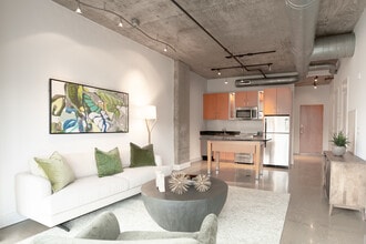 The DeSoto Apartments in Washington, DC - Foto de edificio - Interior Photo