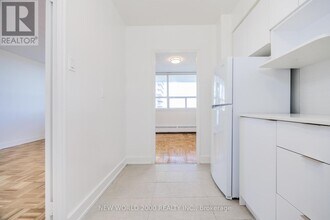 33 Erskine Ave in Toronto, ON - Building Photo - Building Photo