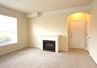 Camden Silo Creek in Ashburn, VA - Building Photo - Interior Photo